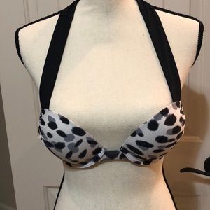 Victoria’s Secret 32A push up bikini top in black & white. Some fraying seen
